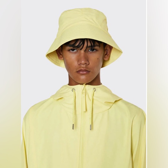 NIP RAINS Straw Bucket 🧢 ➕ Jacket🧥 - Picture 1 of 3